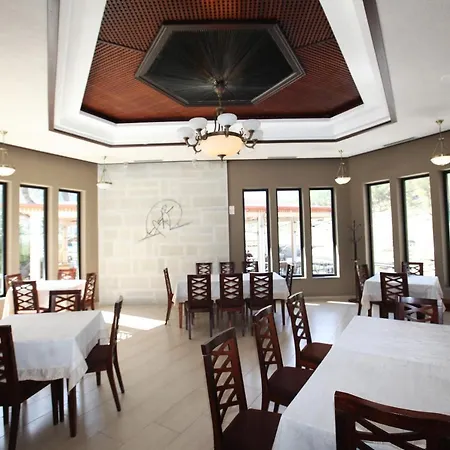 Gryka E Kelcyres 酒店 Kelcyre
