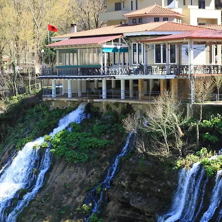 Gryka E Kelcyres فندق 3*