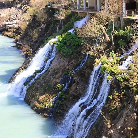 Hotel Gryka E Kelcyres 3*