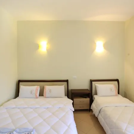 Gryka E Kelcyres Hotel