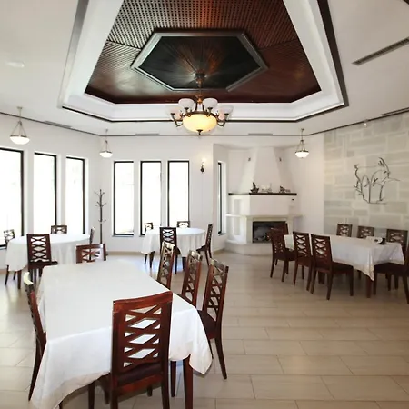 Hotel Gryka E Kelcyres 3*
