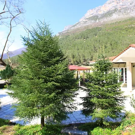 Hotel Gryka E Kelcyres 3*