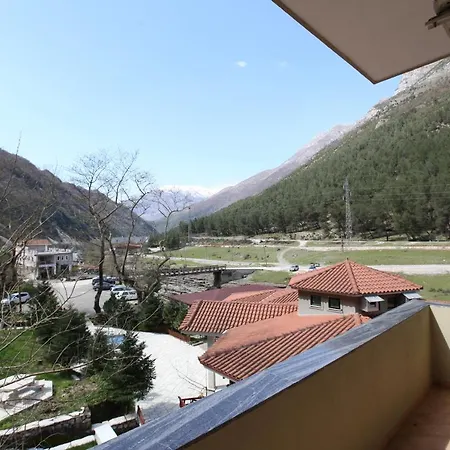 Gryka E Kelcyres Hotel