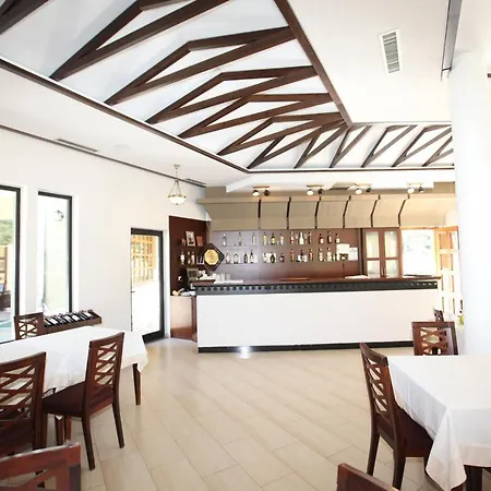 Gryka E Kelcyres Hotel